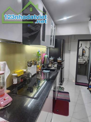 Cần bán căn nhà gần mặt tiền đường Cách Mạng Tháng 8 Quận 3 chỉ 6,6 Tỷ - 1