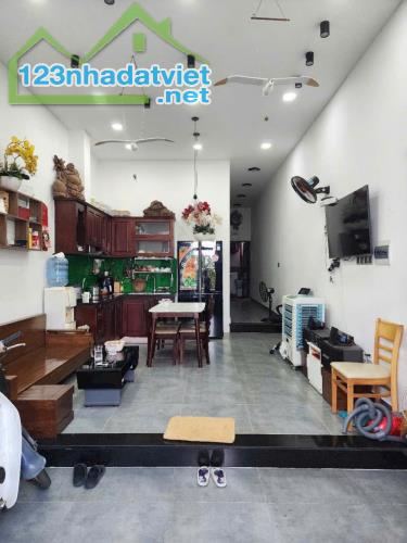 Nhà mặt tiền cách đường Tô Ngọc Vân Quận 12 chỉ 50m - Giá cực tốt  4.1 tỷ - 1