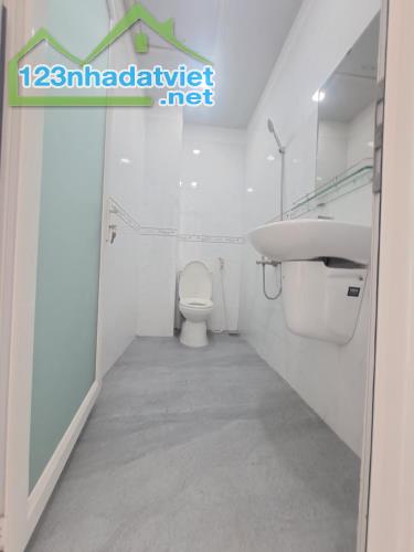 Nhà mặt tiền cách đường Tô Ngọc Vân Quận 12 chỉ 50m - Giá cực tốt  4.1 tỷ - 2
