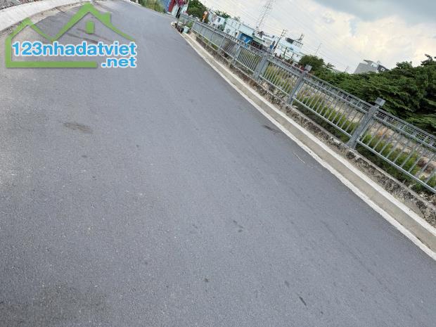 Nhà mặt tiền cách đường Tô Ngọc Vân Quận 12 chỉ 50m - Giá cực tốt  4.1 tỷ - 3