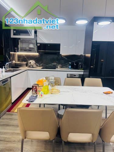 Sky villa 3 ngủ 2 WC 140m2 tòa Diamond Goldmark City nội thất nhập khẩu Châu Âu mới 100% - 1