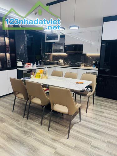 Sky villa 3 ngủ 2 WC 140m2 tòa Diamond Goldmark City nội thất nhập khẩu Châu Âu mới 100% - 2