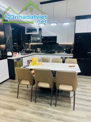 Sky villa 3 ngủ 2 WC 140m2 tòa Diamond Goldmark City nội thất nhập khẩu Châu Âu mới 100% - 4