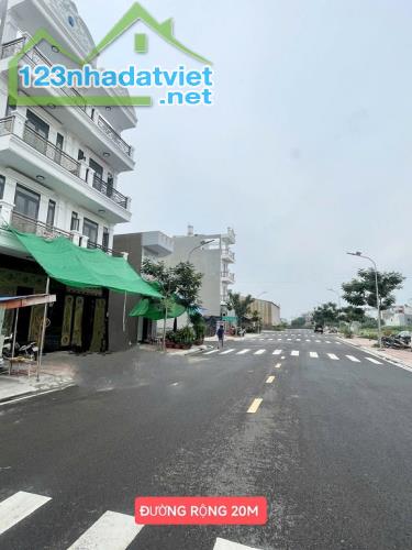 Giảm giá 100 triệu Cần bán nhà  3,5 tấm , dt 4x14,  ODT, 56M2  chỉ 6,25tỷ - 1