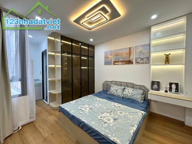 Ô tô 5 tạ đỗ cổng- Tầng 6 view hồ định công- ngõ thông- thang máy- full nội thất- 4 ngủ - 2