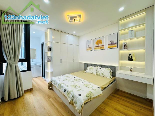 Ô tô 5 tạ đỗ cổng- Tầng 6 view hồ định công- ngõ thông- thang máy- full nội thất- 4 ngủ - 3