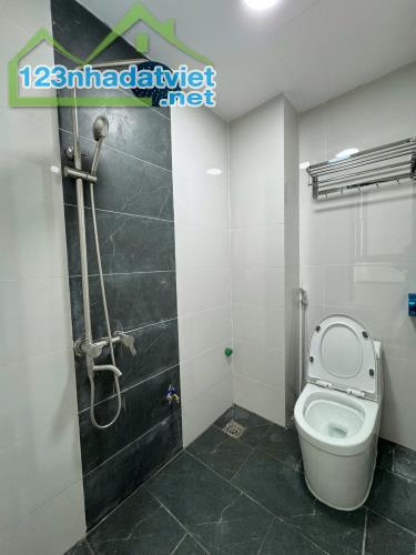 Ô tô 5 tạ đỗ cổng- Tầng 6 view hồ định công- ngõ thông- thang máy- full nội thất- 4 ngủ - 4
