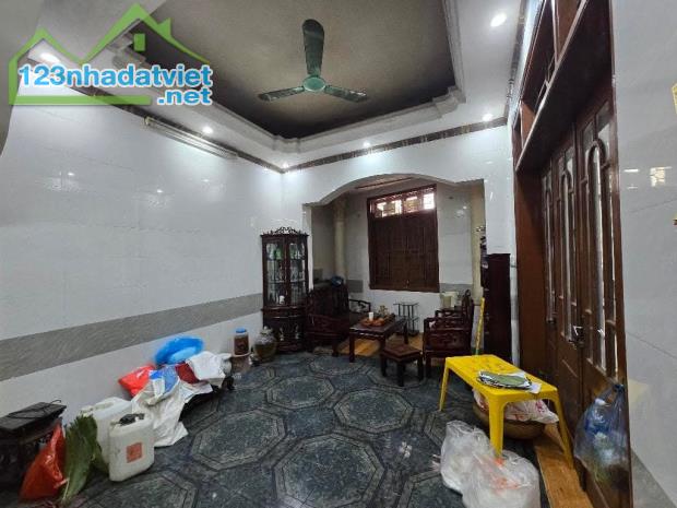 Bán nhà An Dương Vương dt 56m 3 tầng  8.8m mặt tiền giá 12 tỷ xíu Tây Hồ