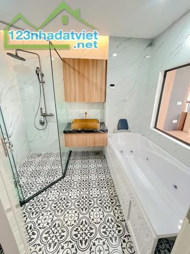 HÀNG HIẾM !!! BÁN KHÁCH SẠN PHỐ TRÍCH SÀI 215M2 - 10M MẶT TIỀN - 20M RA HỒ TÂY - 88.9 TỶ - 4
