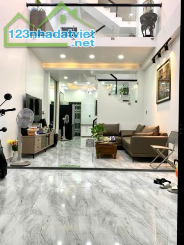 Bán Nhà Đường Trịnh Đình Trọng,Tân Phú - 4m x 11m - 5 Tầng - 8,9 Tỷ TL