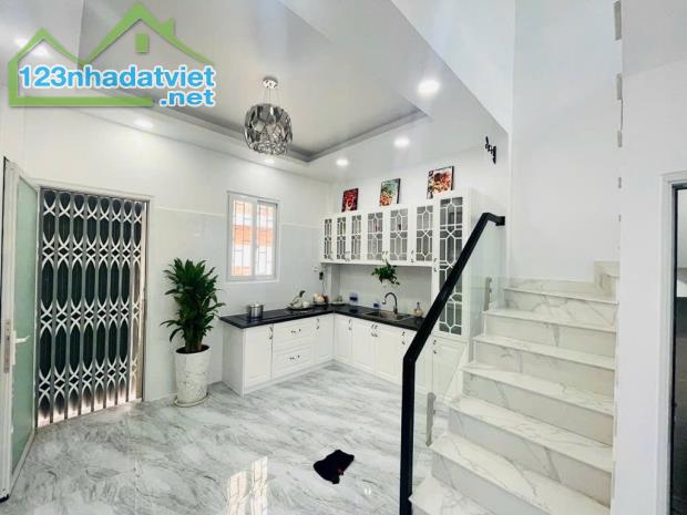 Bán Nhà Đường Trịnh Đình Trọng,Tân Phú - 4m x 11m - 5 Tầng - 8,9 Tỷ TL - 1