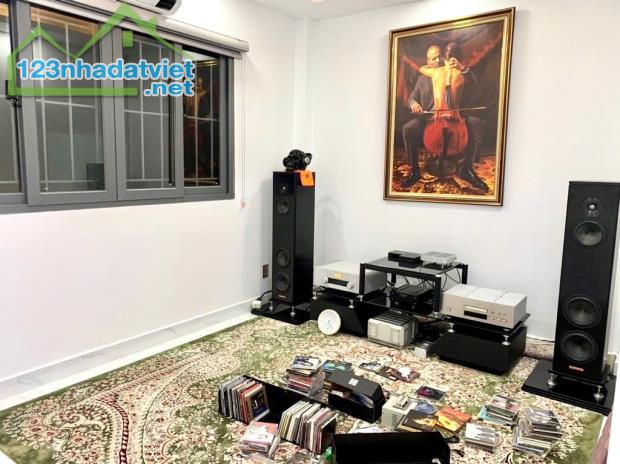 Bán Nhà Đường Trịnh Đình Trọng,Tân Phú - 4m x 11m - 5 Tầng - 8,9 Tỷ TL - 3