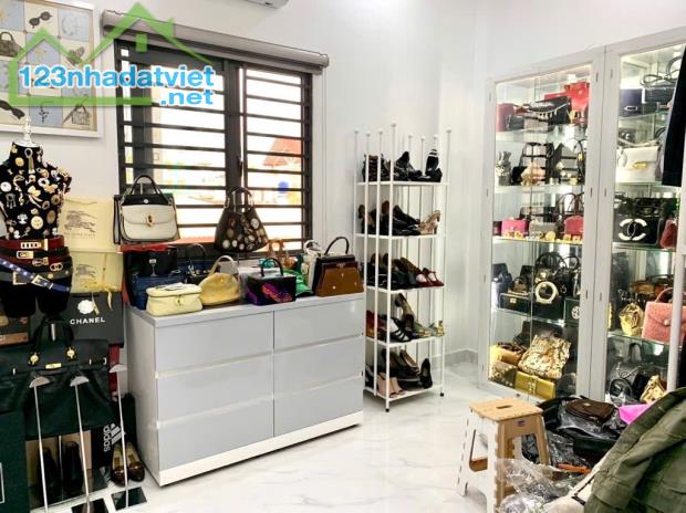 Bán Nhà Đường Trịnh Đình Trọng,Tân Phú - 4m x 11m - 5 Tầng - 8,9 Tỷ TL - 4