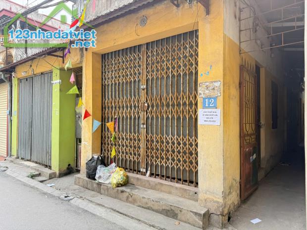 Bán căn nhà trọ đang cho thuê tại Trâu Quỳ, đường trải nhựa thông. LH: 0379483926