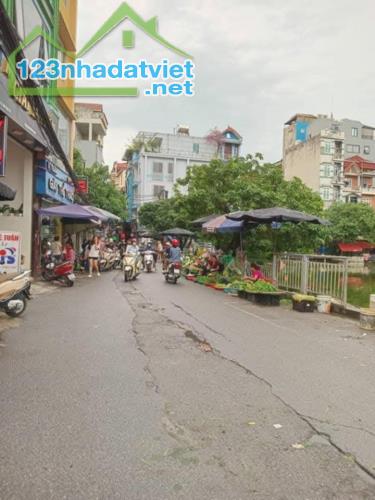 BÁN NHÀ ĐẠI TỪ HOÀNG MAI 7.4TỶ 42M NHÀ ĐẸP 5 TẦNG TRƯỚC NHÀ SH QUAY ĐẦU QH NGON
