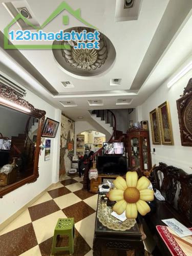Bán nhà Nguyễn Viết Xuân, hiếm ,dân trí cao, ngõ an ninh , 40 m2, nhỉnh 8 tỷ.