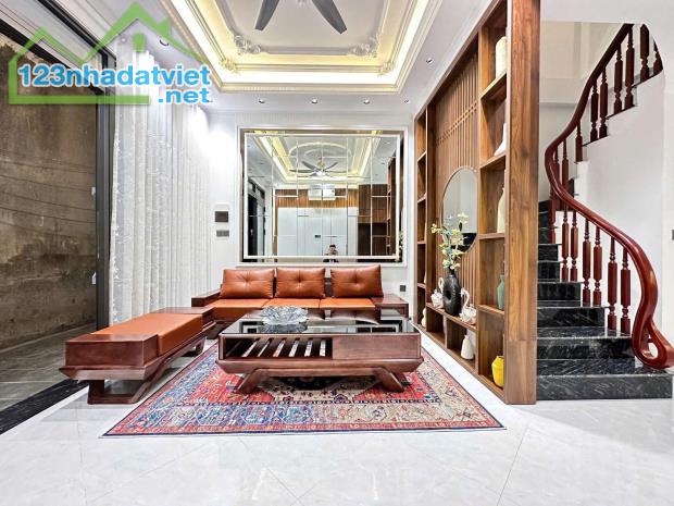 Hạ 500tr nhà Yên Hòa Cầu Giấy mới tinh ngõ to 5T 33m2 MT 4.6m đủ nội thất ở luôn 7.98 tỷ