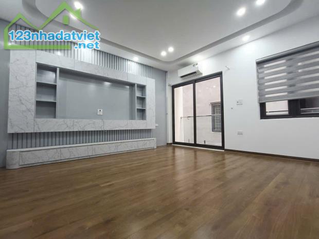 SIÊU HÓT PHỐ BỒ ĐỀ - THÔNG THOÁNG, 43M2,MT 5M, GẦN ĐƯỜNG Ô TÔ TRÁNH - HƠN 10 Tỷ