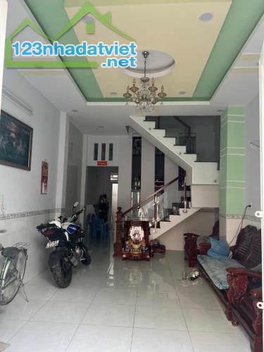 💥 NHÀ ĐẸP GẦN MẶT TIỀN NGUYỄN VĂN QUÁ – HẺM RỘNG AN NINH – 2PN, 3WC – SỔ VUÔNG HOÀN CÔNG