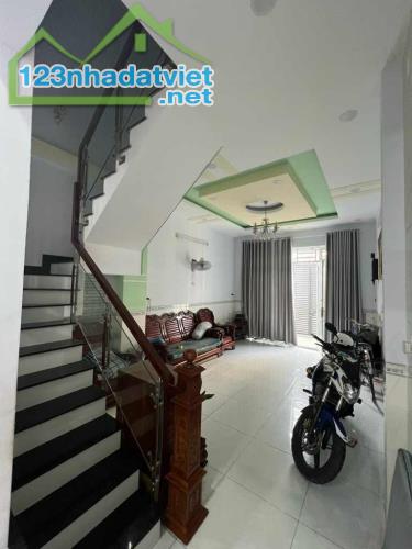 💥 NHÀ ĐẸP GẦN MẶT TIỀN NGUYỄN VĂN QUÁ – HẺM RỘNG AN NINH – 2PN, 3WC – SỔ VUÔNG HOÀN CÔNG - 4