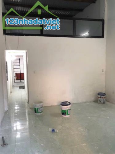 Nhà cấp 4 mặt tiền đường Vũng Thùng . Đang cho thuê 5t/tháng . DT:100m , ngang 5m