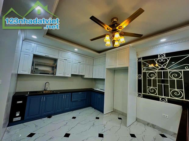 BÁN NHÀ PHỐ TRẠM 44M2 - NHỈNH 6TỶ, NGÕ NÔNG -Ô TÔ- GẦN PHỐ - 1