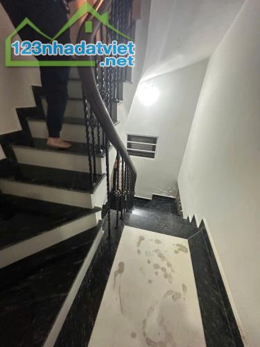 7,65 tỷ cách một nhà ra phố Kim Giang 4p ngủ 5 tầng/ Q Thanh Xuân - 4