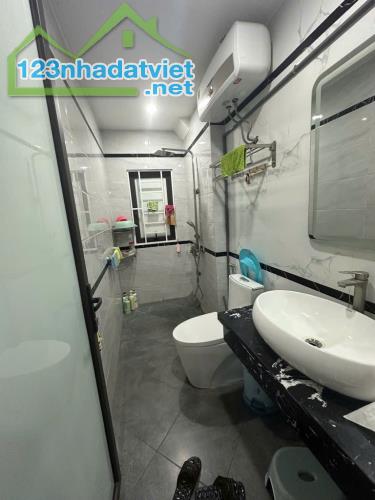 7,65 tỷ cách một nhà ra phố Kim Giang 4p ngủ 5 tầng/ Q Thanh Xuân - 5