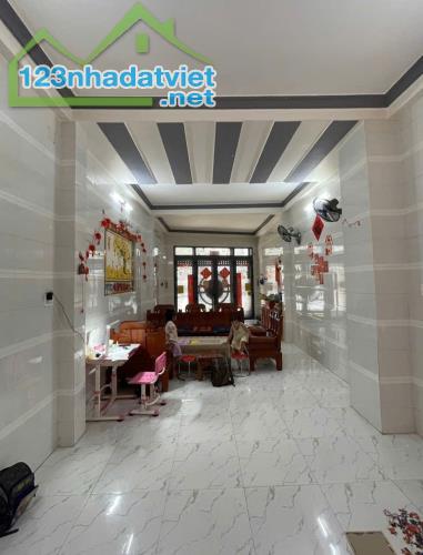 BÁN NHÀ 3 TẦNG HUỲNH TẤN PHÁT – GẦN PHÚ MỸ HƯNG – XE HƠI ĐỖ CỬA – CHỈ 8 TỶ