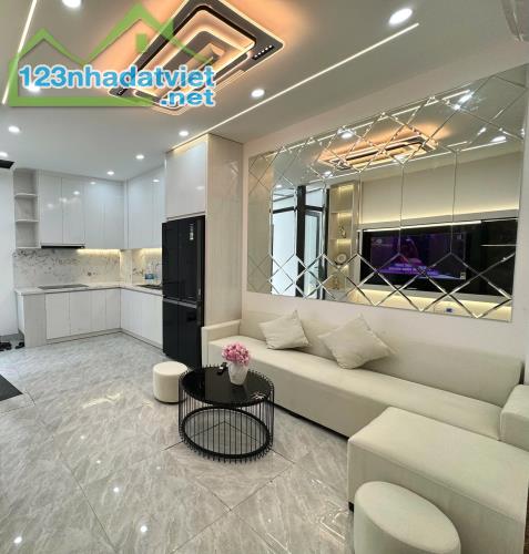 Cần bán nhà Định Công Hạ ô tô đỗ cổng, thang máy,  quận Hoàng Mai
