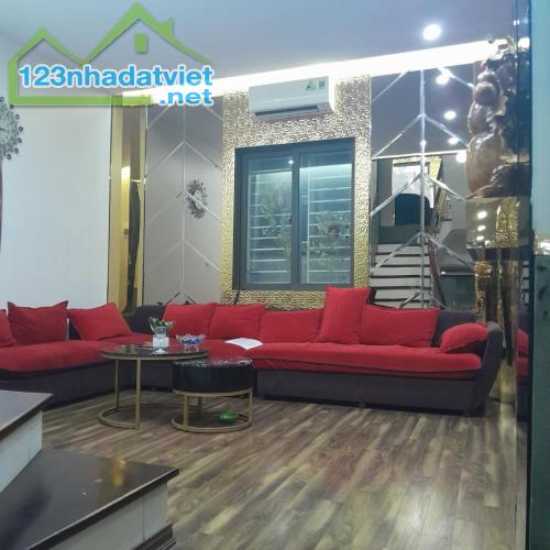 Hiếm, Nguyễn Chí Thanh, Đống Đa, phân lô ô tô tránh, 40m2, 5 tầng, Mt 4.1m, chỉ 18 tỷ