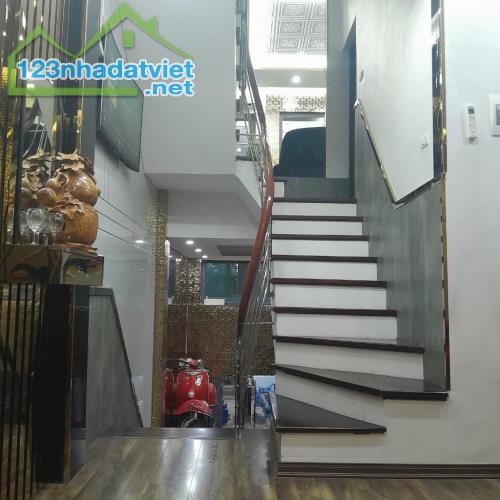 Hiếm, Nguyễn Chí Thanh, Đống Đa, phân lô ô tô tránh, 40m2, 5 tầng, Mt 4.1m, chỉ 18 tỷ - 1