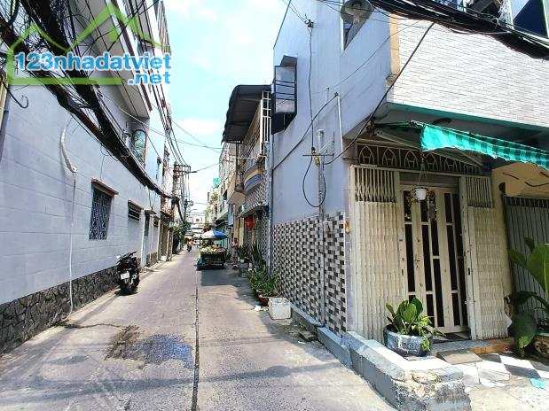 BÁN NHÀ GÓC 2 MẶT HẺM XE HƠI – NỞ HẬU TÀI LỘC – VỪA Ở VỪA CHO THUÊ – ĐƯỜNG LẠC LONG QUÂN,