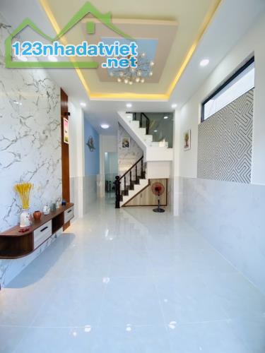 Bán gấp nhà đẹp ở ngay Mễ Cốc, 2 mặt tiền hẻm siêu đẹp, XH đỗ cửa, 40m2, SHR, chỉ 4,58 tỷ.