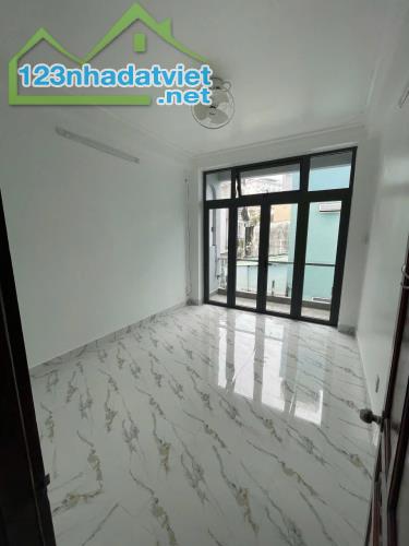 Nhà 4 tầng 3.3x8m 125/27/1 Cô Giang 5.95 tỷ