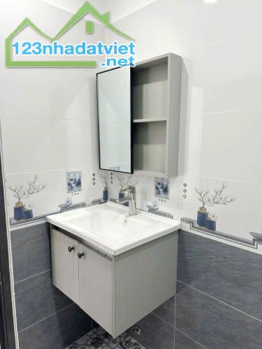 Nhà mới 3 tầng (4PN) hẻm thông Bình Đông P13Q8 - 3