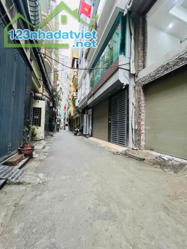 Trần Quốc Hoàn, DT 50M2x6T, MT 4.2M, giá 18 tỷ (rẻ)  PHÂN LÔ Ô TÔ TRÁNH - TRƯỚC CỬA OTO ĐỖ