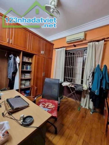 Trần Quốc Hoàn, DT 50M2x6T, MT 4.2M, giá 18 tỷ (rẻ)  PHÂN LÔ Ô TÔ TRÁNH - TRƯỚC CỬA OTO ĐỖ - 1