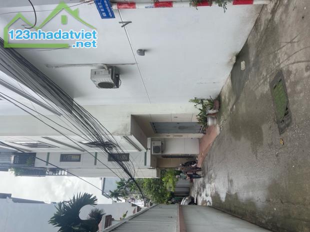 Duy nhất 1 căn !!! chỉ nhỉnh 4 tỷ nhà 30m x 6T Thạch Bàn cách 1 nhà ra oto, sổ đẹp, nhanh - 3