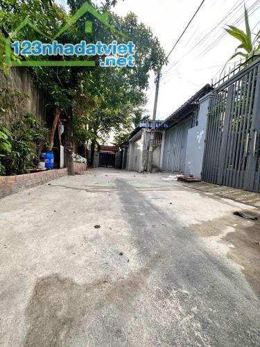 🌈Đất Ngã Tư Ga ngang khủng 5m chỉ 34tr/m2 💵💵
🍀Diện tích ngang 5 dài 25 CN 124,5m2 (