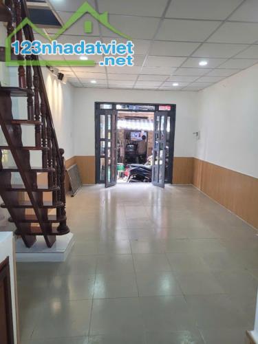 SÁT MẶT TIỀN TRUNG TÂM Q4 
NGANG 3.5 NỞ 3.8 DÀI 9 
HƠN 2 TỶ