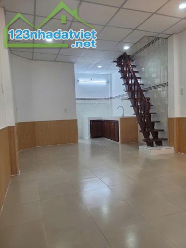 SÁT MẶT TIỀN TRUNG TÂM Q4 
NGANG 3.5 NỞ 3.8 DÀI 9 
HƠN 2 TỶ - 1