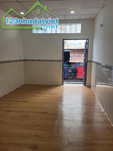 SÁT MẶT TIỀN TRUNG TÂM Q4 
NGANG 3.5 NỞ 3.8 DÀI 9 
HƠN 2 TỶ - 2