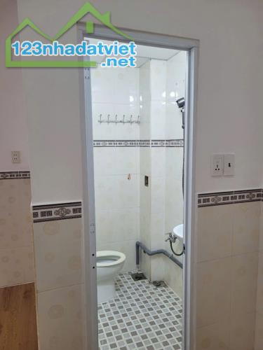 SÁT MẶT TIỀN TRUNG TÂM Q4 
NGANG 3.5 NỞ 3.8 DÀI 9 
HƠN 2 TỶ - 4