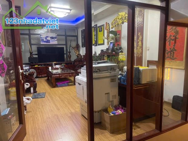 Bán nhà đẹp Ngọc Thuỵ- 52m - 5 tầng- Oto- không quy hoạch- ô chờ thang máy- 9 tỷ (Thương - 1
