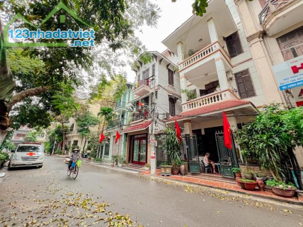 Bán nhà Đại Kim, 80m2, lô góc, 2 mặt đường ô tô tránh. Nhà đẹp ở ngay