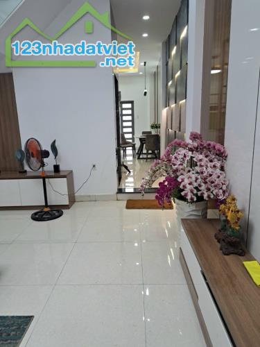 💝NHÀ 5 TẦNG Ô TÔ ngủ trong nhà,hẻm 8m khu phân lô đường THẠNH LỘC 44, phường THẠNH LỘC Q1 - 5