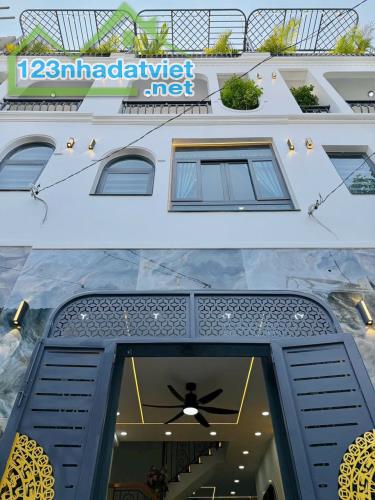 Bán nhà xây mới 100% hẻm 4,5m đường Lê Đức Thọ, P.16, 3,7 x 12, 4 lầu giá 5.75 tỷ tl