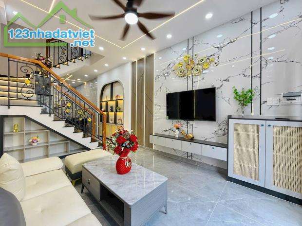 Bán nhà xây mới 100% hẻm 4,5m đường Lê Đức Thọ, P.16, 3,7 x 12, 4 lầu giá 5.75 tỷ tl - 2