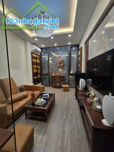 Bán nhà dân xây Đống Đa 45m, 5 tầng, 12.8 tỷ, ô tô, phân lô cán bộ, 2 thoáng